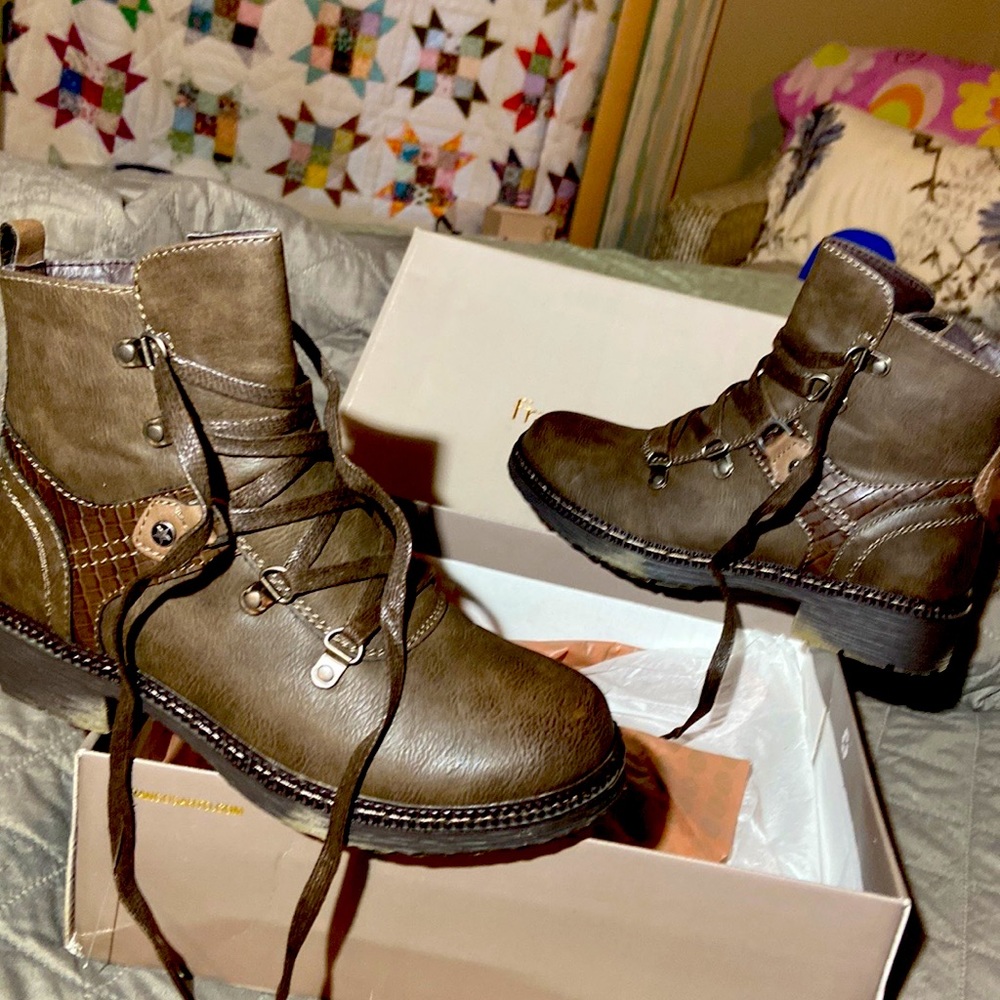 Extreme boots by Ellis Mercantile size 6